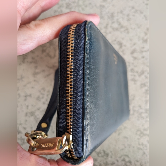 Fossil wallet, clutch, leather wristlet - Picture 6 of 11